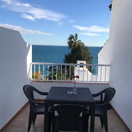 Tres Soles Гостьовий будинок Нерха