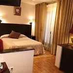 Pensión Tres Soles