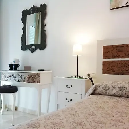 Guest house Tres Soles Nerja
